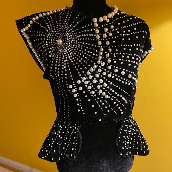 Black velvet pearl top - Picture 2 of 6